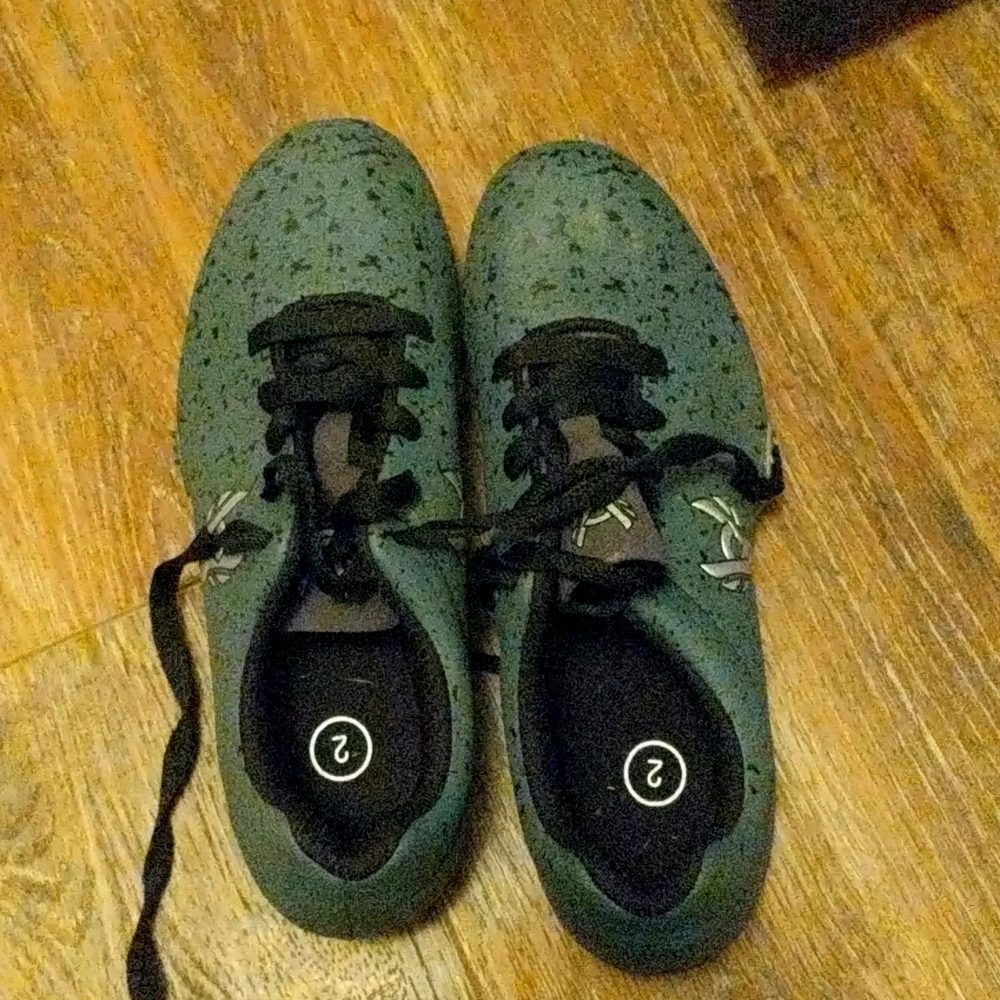 Youth spikes for track and field